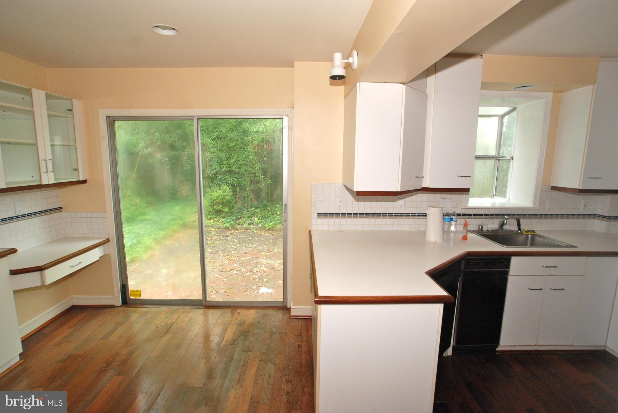 ENGLISH VILLAGE - Residential