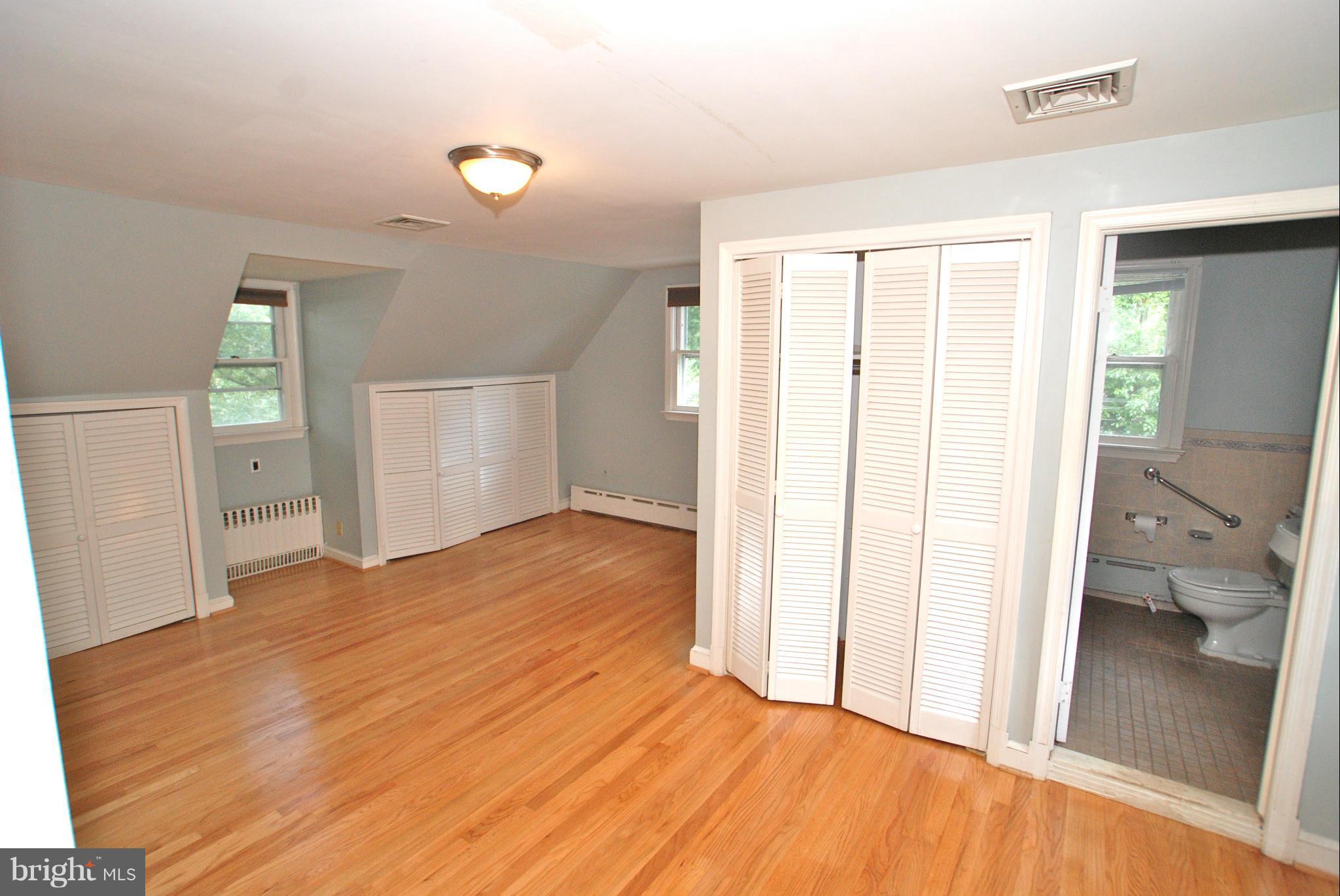 ENGLISH VILLAGE - Residential