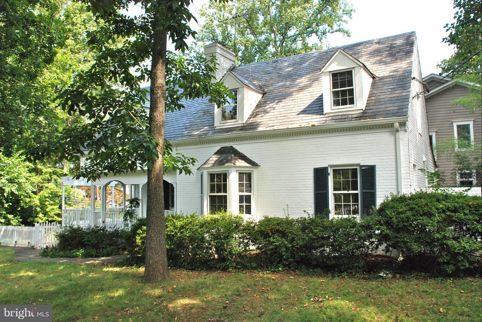 ENGLISH VILLAGE - Residential