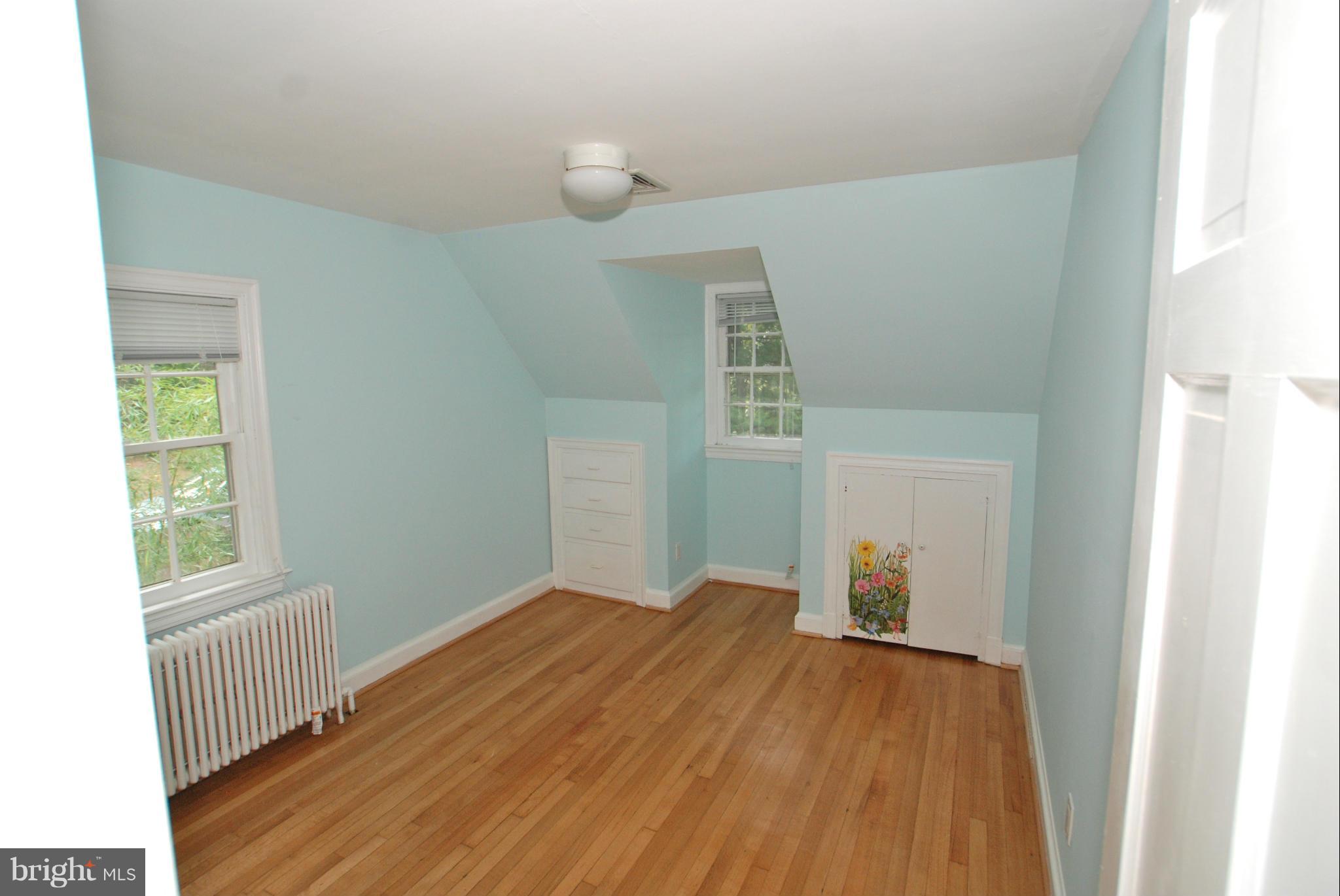 ENGLISH VILLAGE - Residential