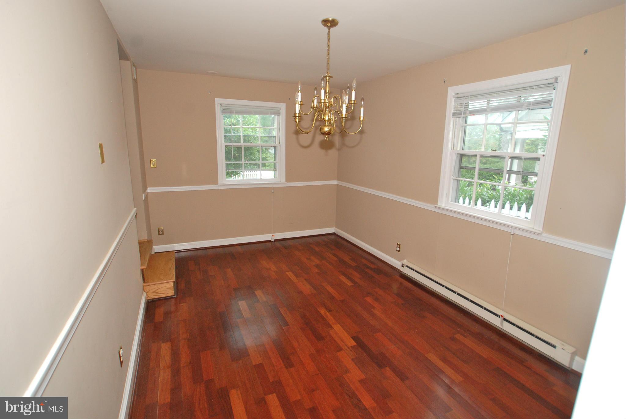 ENGLISH VILLAGE - Residential