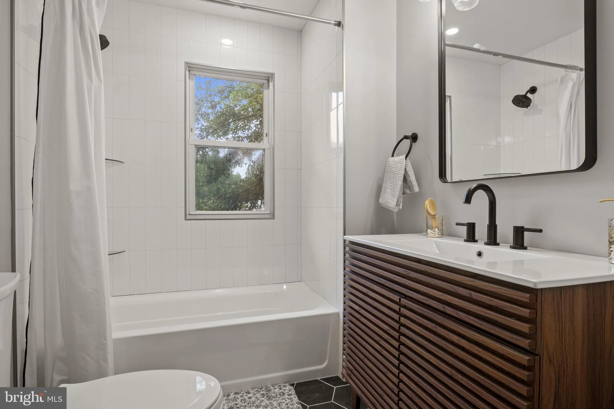 Hammonton, New Jersey 08037, United States, 4 Bedrooms Bedrooms, ,3 BathroomsBathrooms,Residential,Active,247753