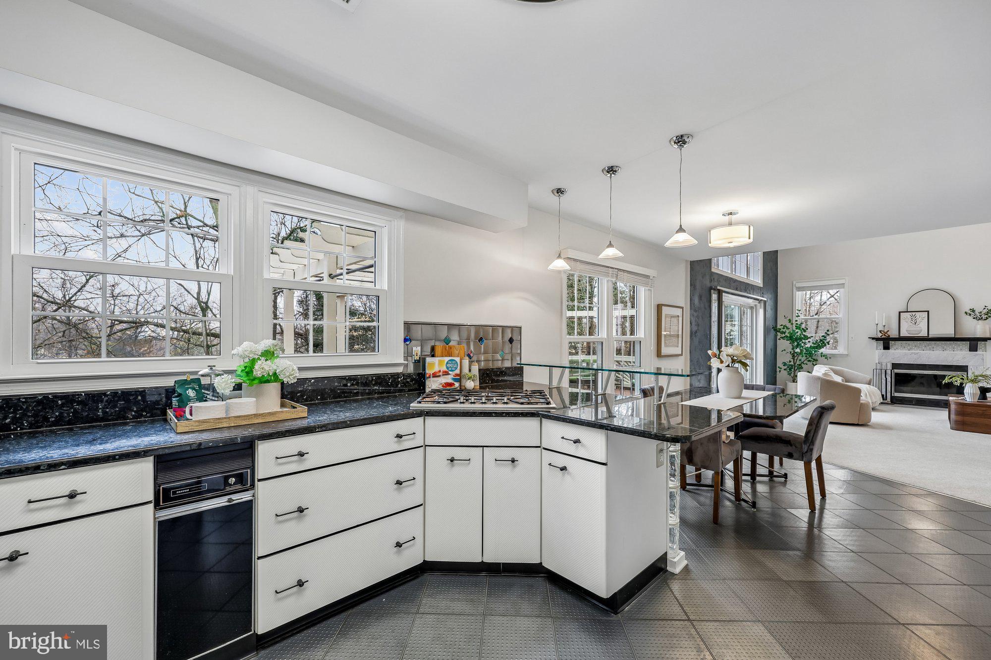 KENSINGTON HEIGHTS - Residential