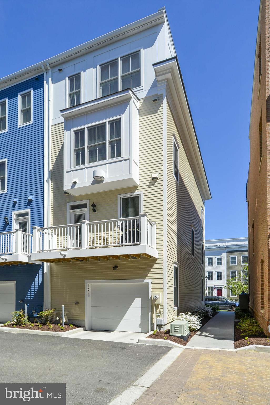 OLD TOWN COMMONS - Residential Lease