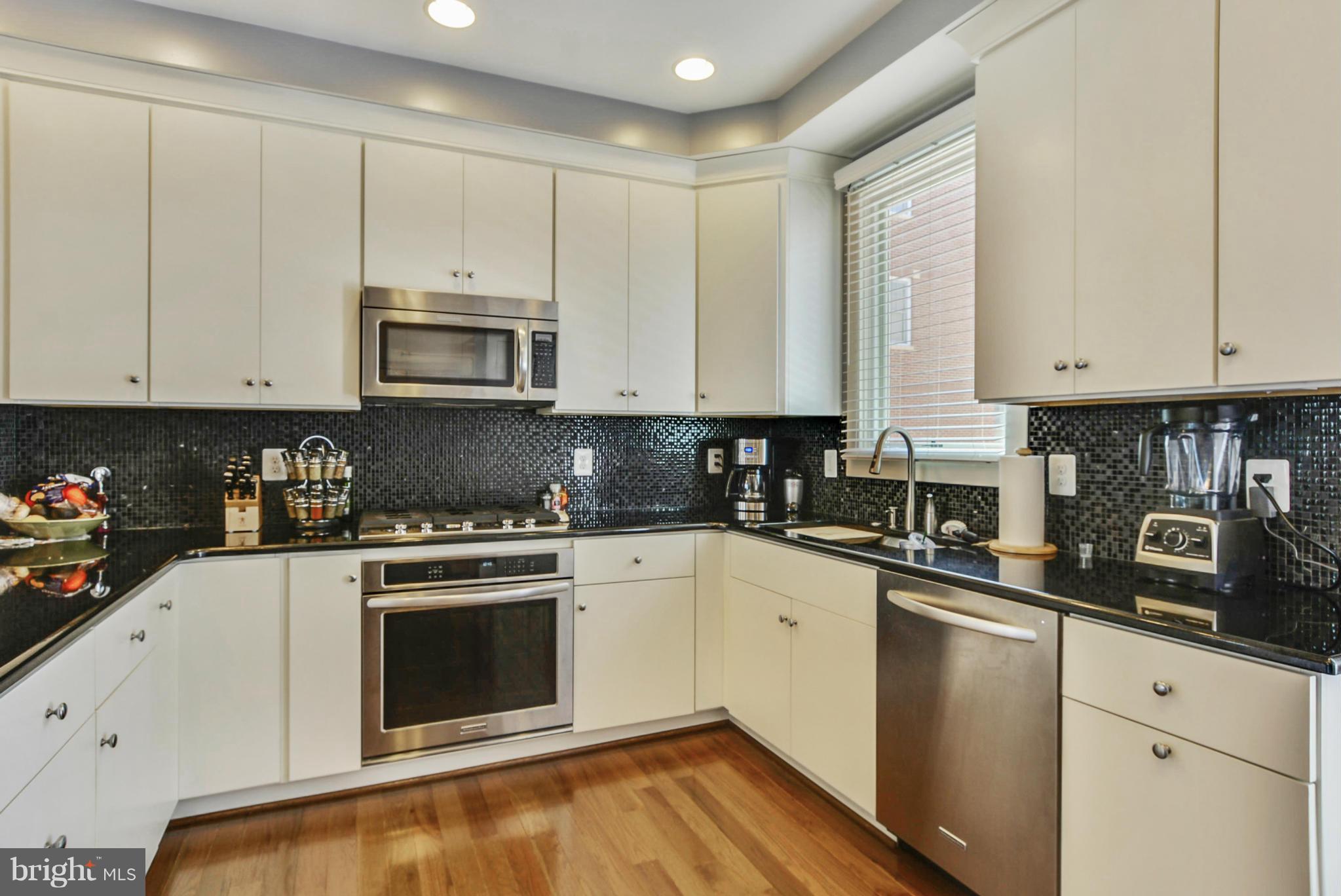 OLD TOWN COMMONS - Residential Lease