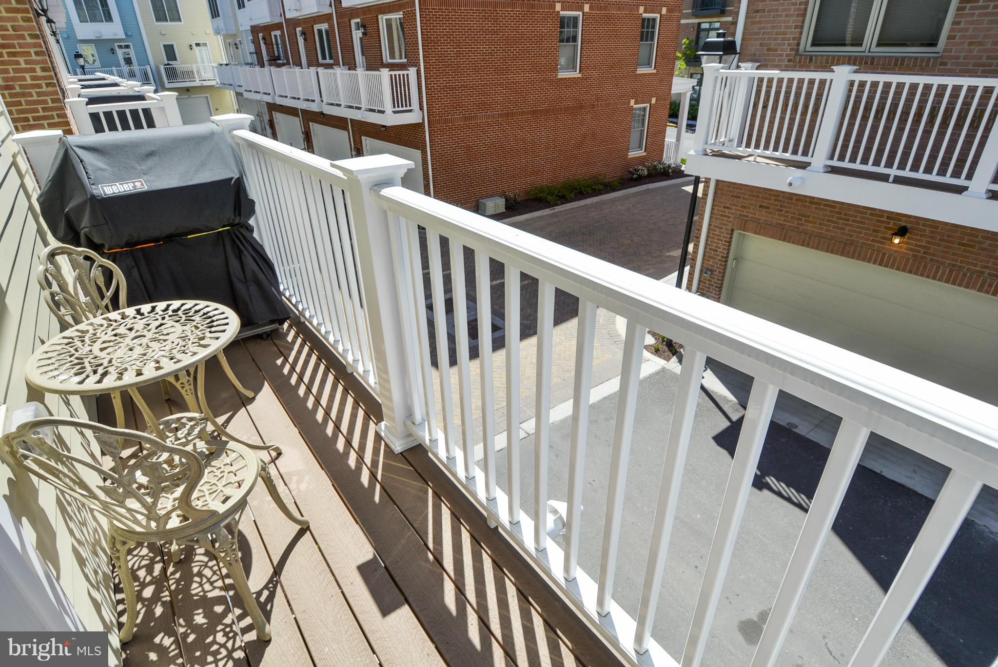 OLD TOWN COMMONS - Residential Lease