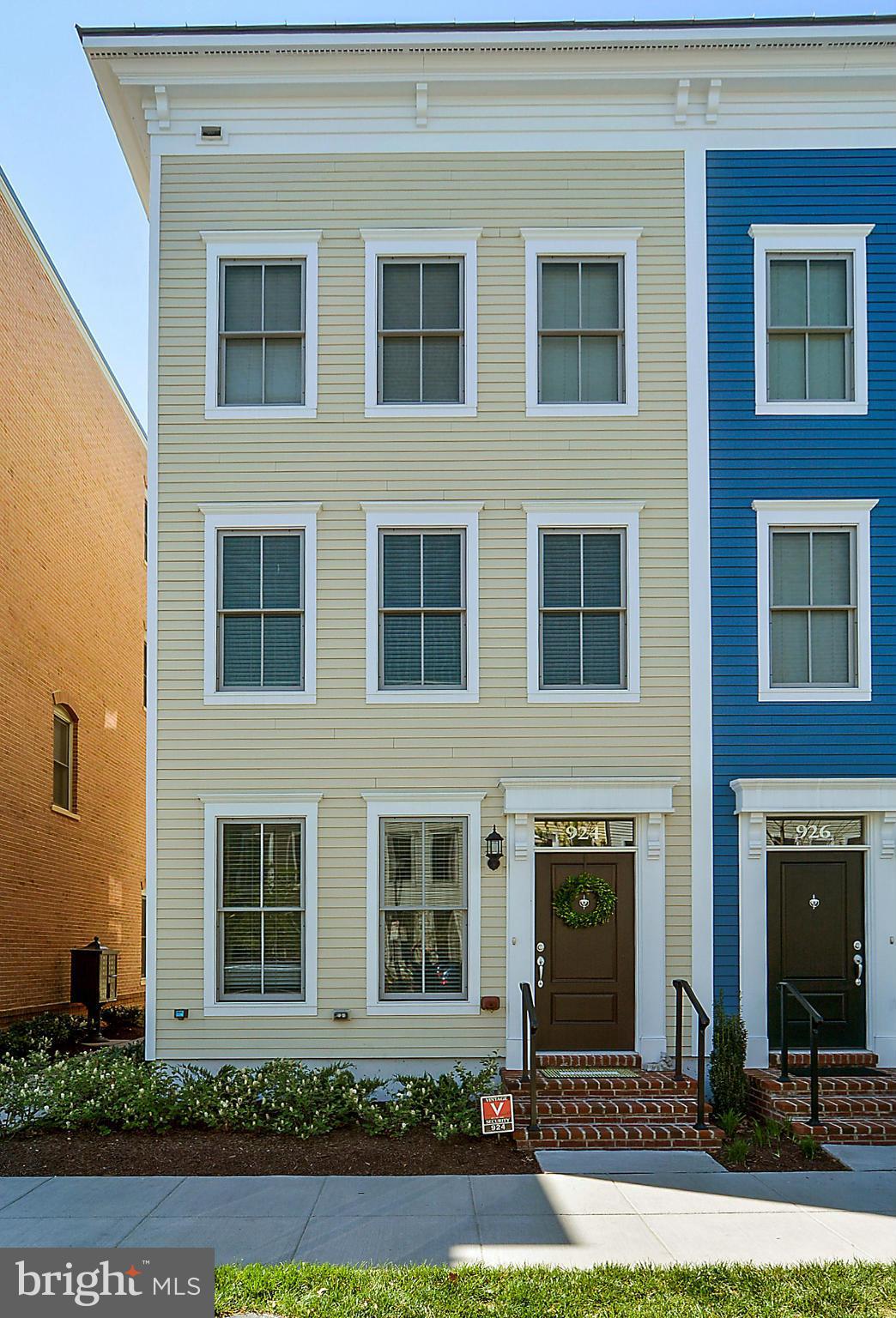 OLD TOWN COMMONS - Residential Lease