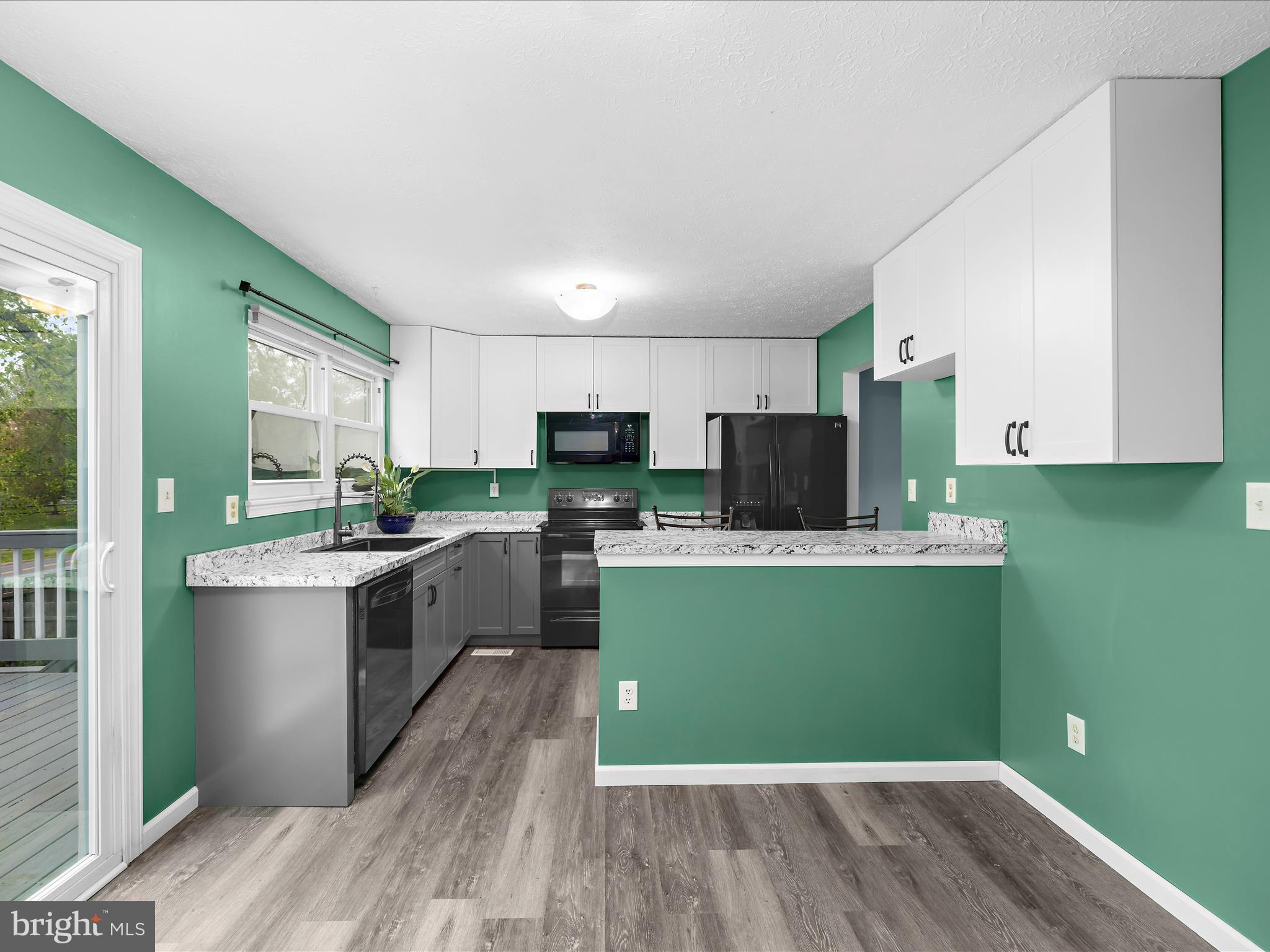 STONEYBROOKE VILLAGE - Residential