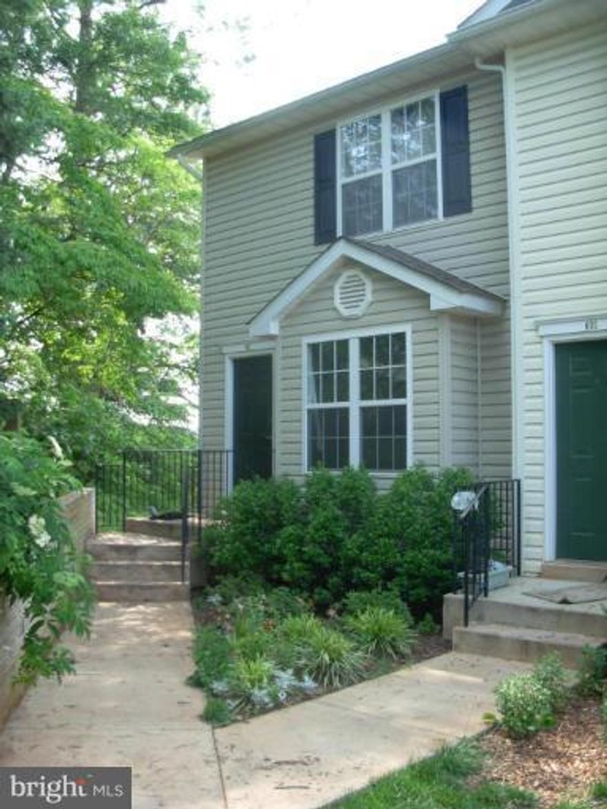 SPACIOUS 2BR3.5BA CONDO IN THE TOWN OF CULPEPER.  LOVELY END UNIT, 3 FINISHED LEVELS.  EACH BR HAS IT'S OWN PRIVATE BATH. SPACIOUS KIT WITH DINING COMBO AND SLIDING GLASS DOORS TO DECK.  LOWER LEVEL HAS FINISHED REC ROOM & REAR PATIO W/PRIVACY FENCE.  RENT INCLUDES PARKING SPACES, TRASH REMOVAL & LAWN MAINTENANCE OUTSIDE FENCED AREA. LOWER LEVEL COULD BE USED AS THIRD BR HAS FULL BATH.  COME SEE!