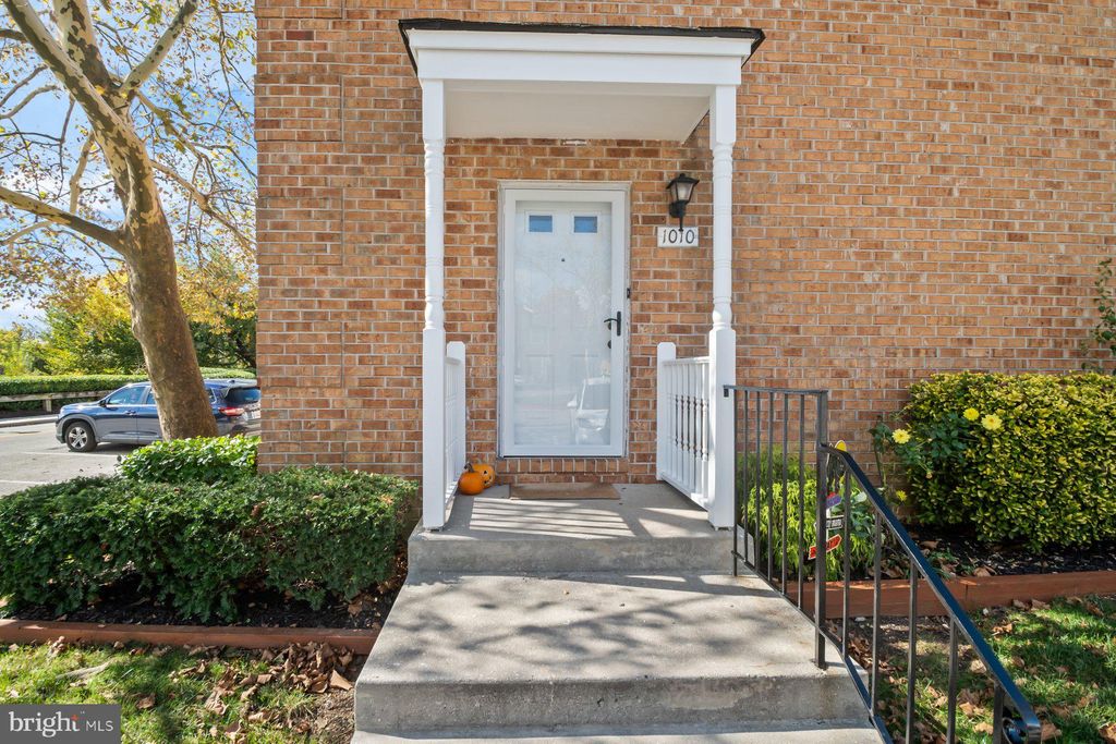 Photo of 1010 Dartmouth Glen Way, BALTIMORE, MD 21212 (MLS # MDBA2187786)