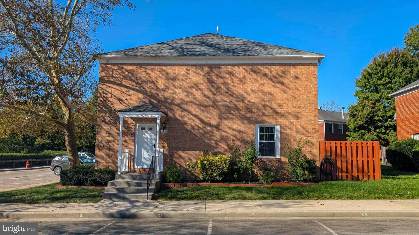 1010 DARTMOUTH GLEN WAY