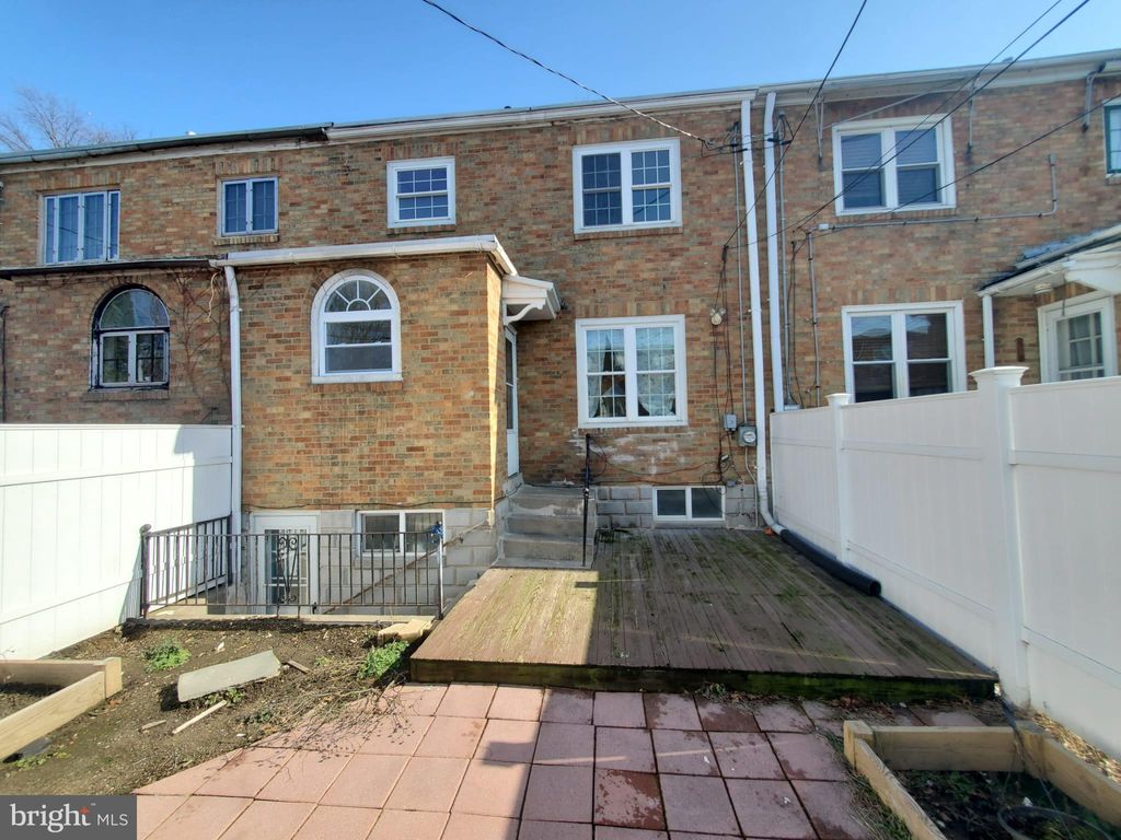 Photo of 537 Burrowes Avenue, Lancaster, PA 17602 (MLS # PALA2047996)