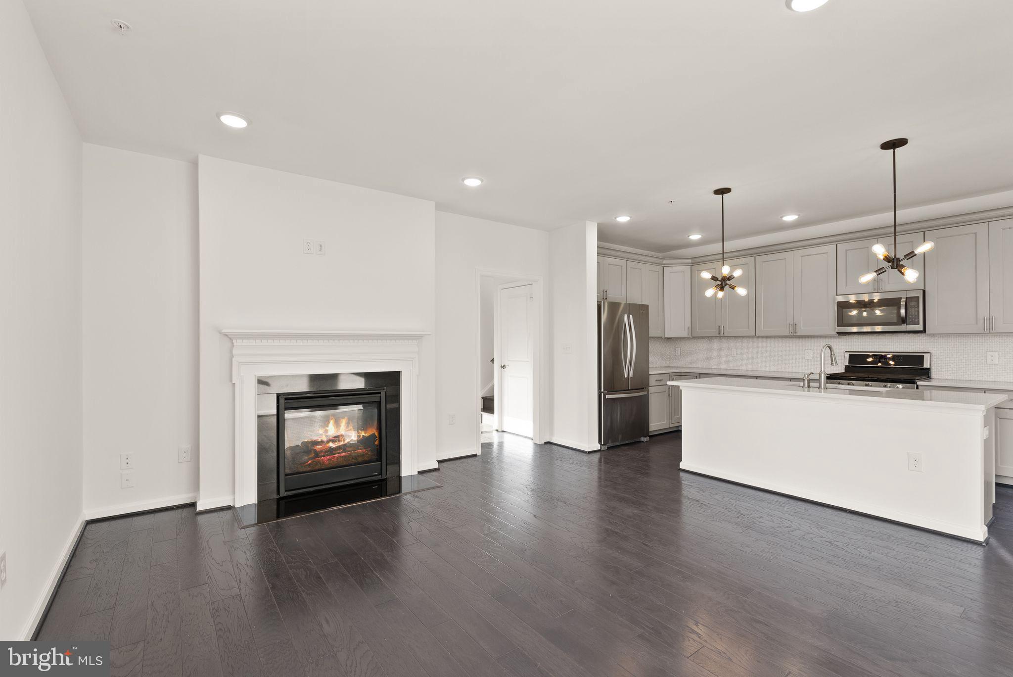 CAMBRIA SQUARE - Residential Lease