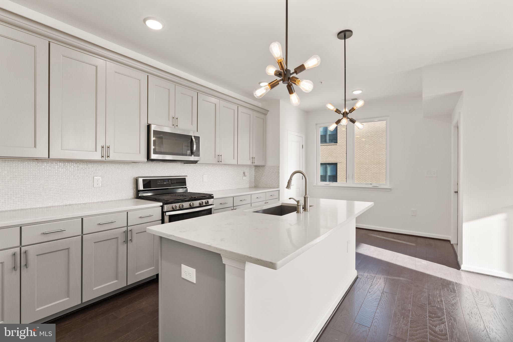 CAMBRIA SQUARE - Residential Lease