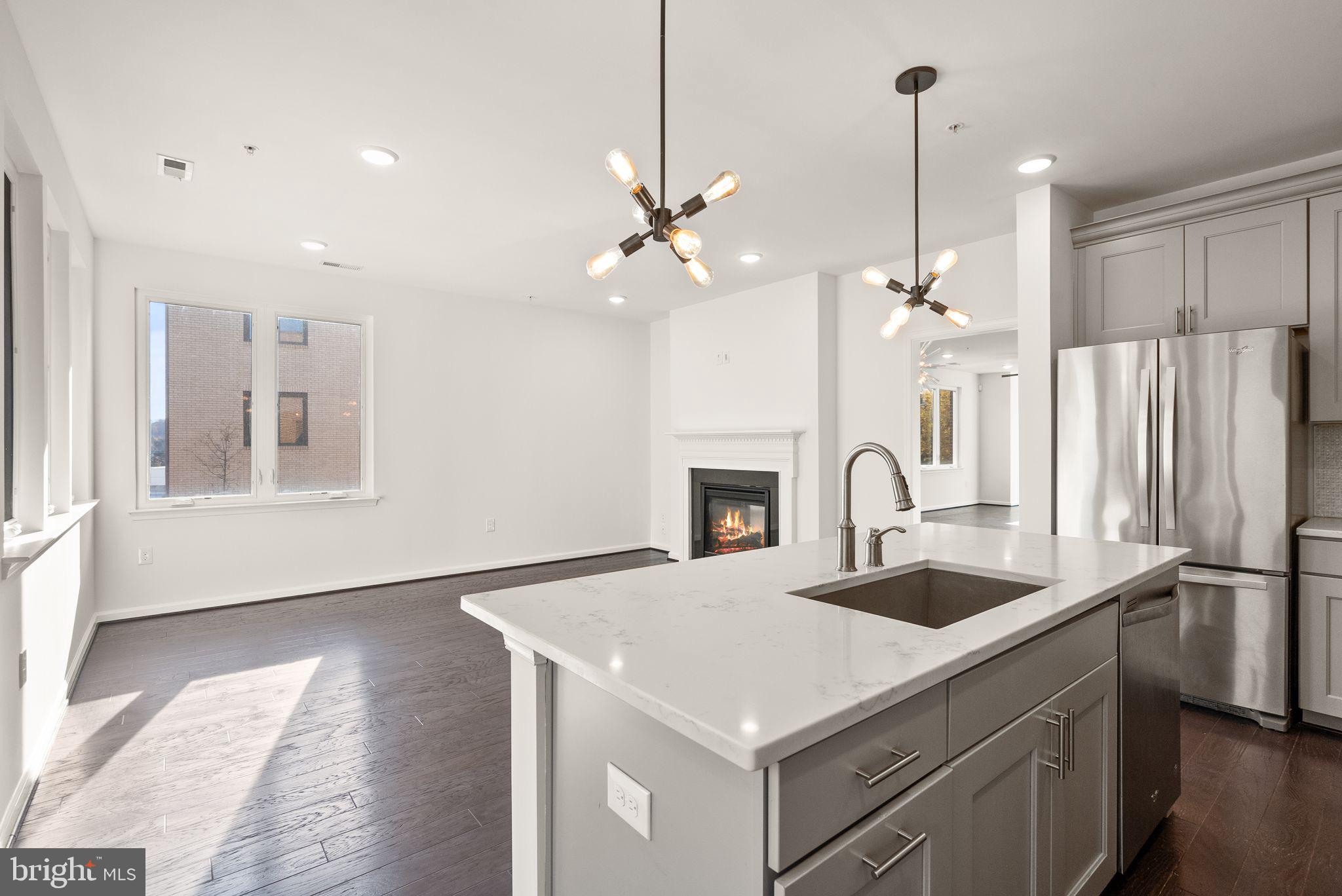 CAMBRIA SQUARE - Residential Lease