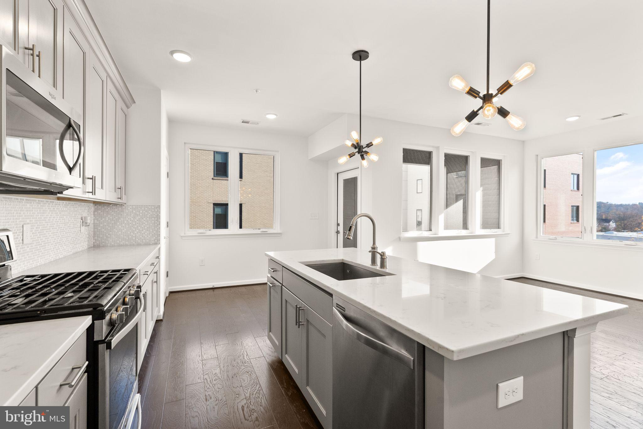 CAMBRIA SQUARE - Residential Lease