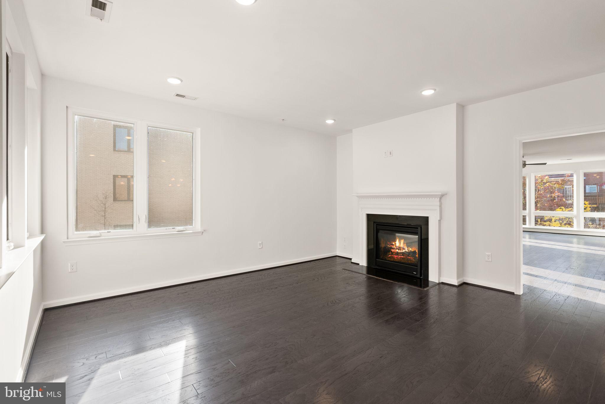 CAMBRIA SQUARE - Residential Lease