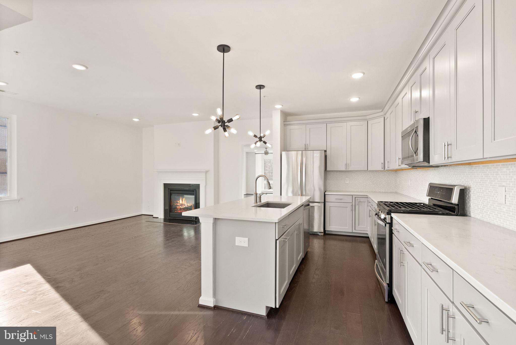 CAMBRIA SQUARE - Residential Lease