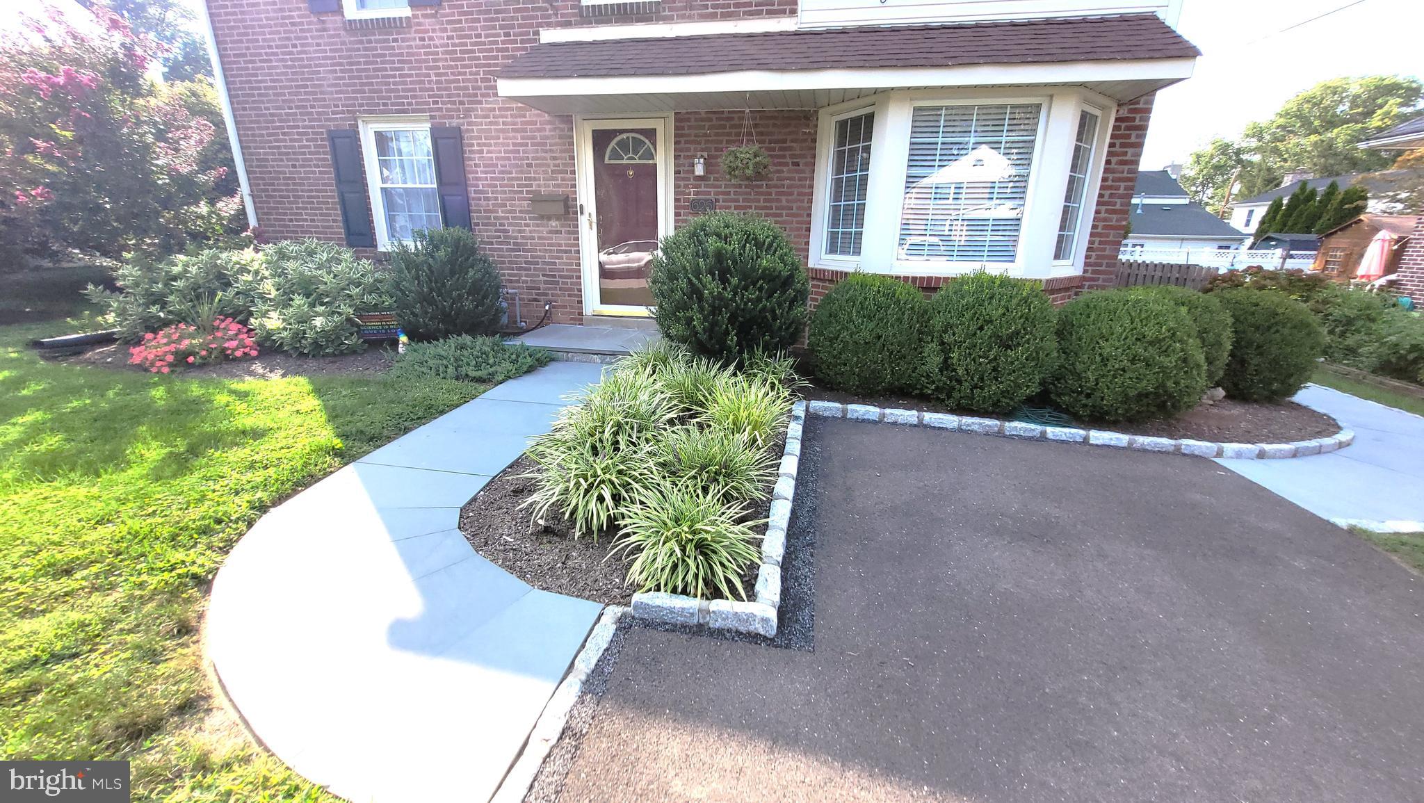 FOX CHASE MANOR - Residential