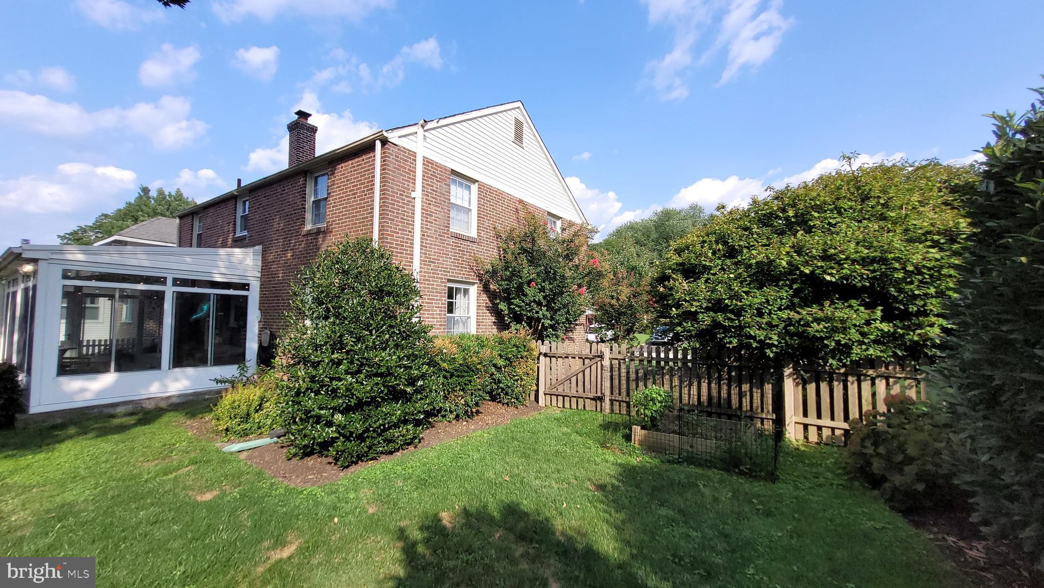 FOX CHASE MANOR - Residential