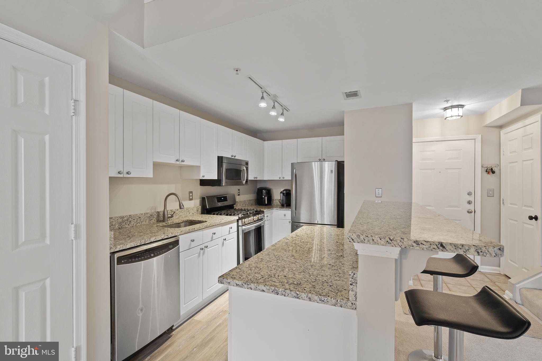 FAIRFAX RIDGE CONDOS - Residential Lease