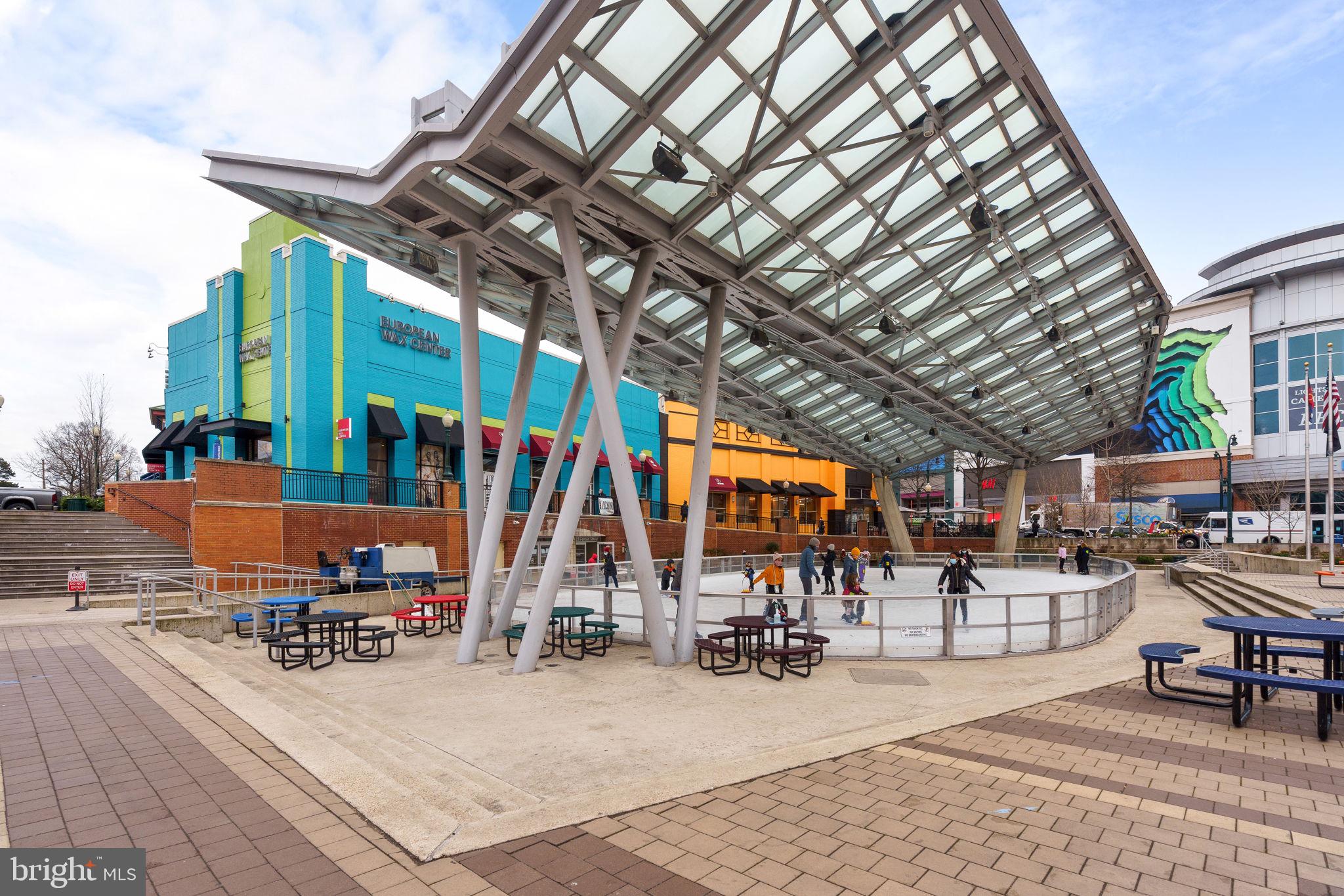 WOODSIDE PARK - Residential