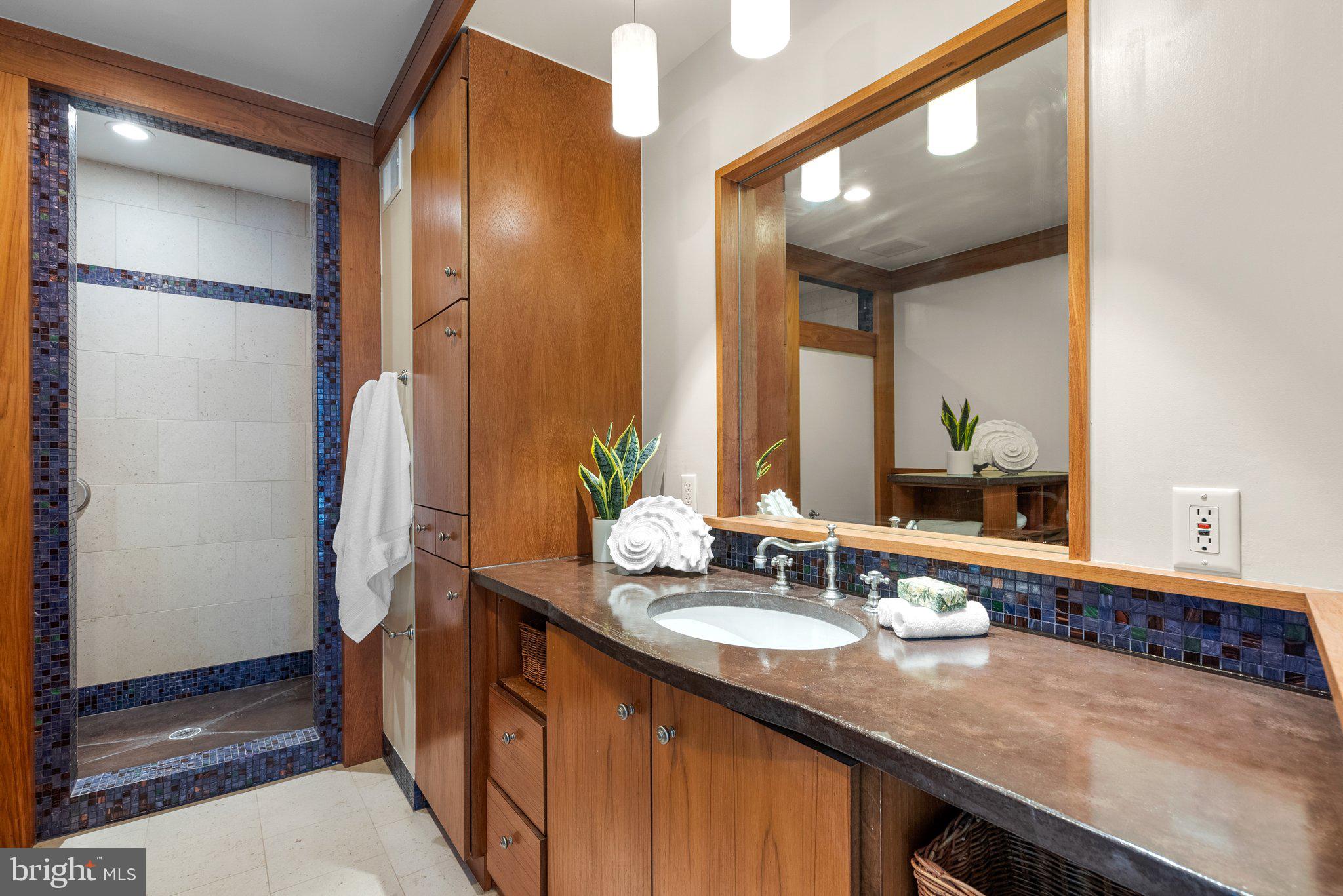 WOODSIDE PARK - Residential