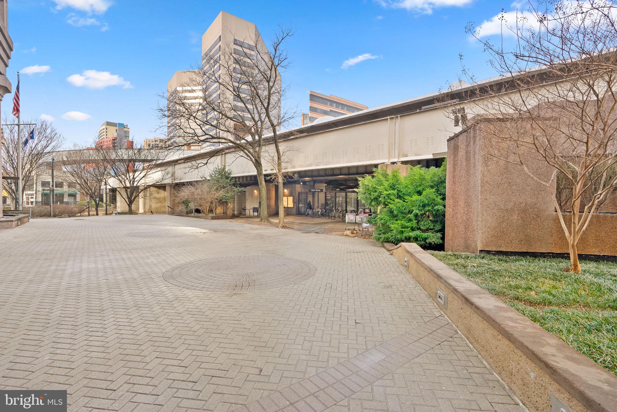 WOODSIDE PARK - Residential