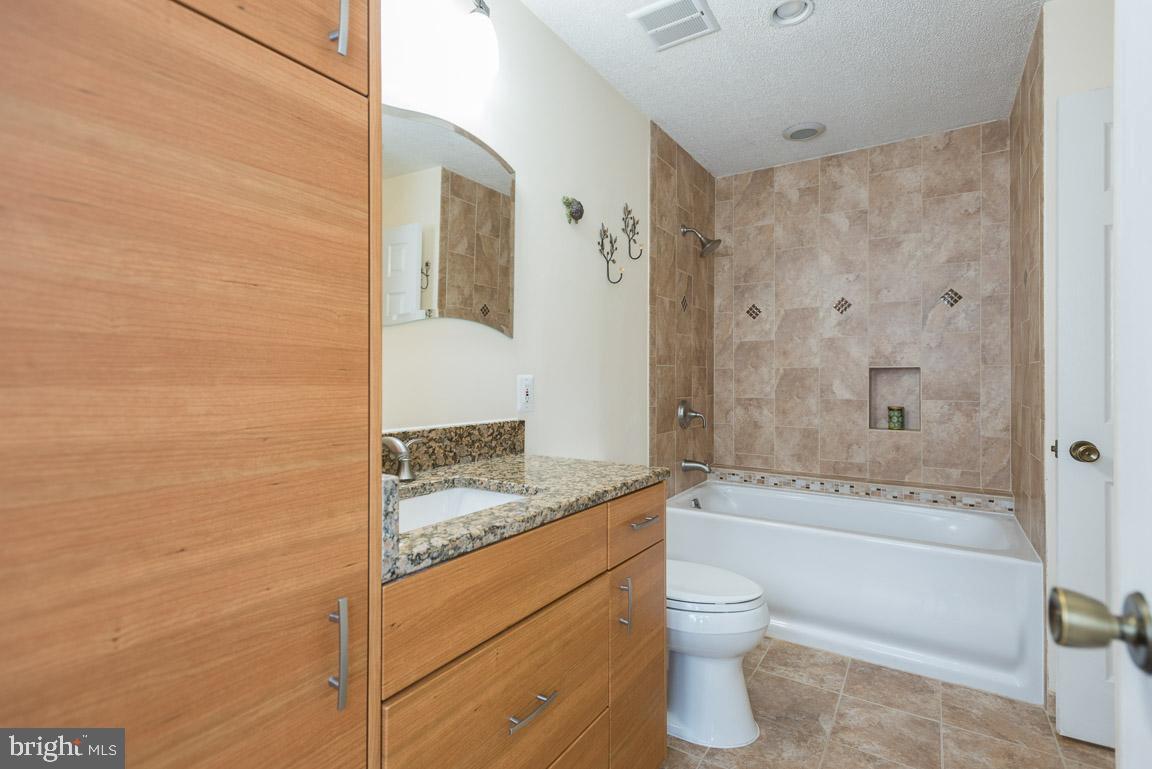 LAKEWOOD HILLS - Residential