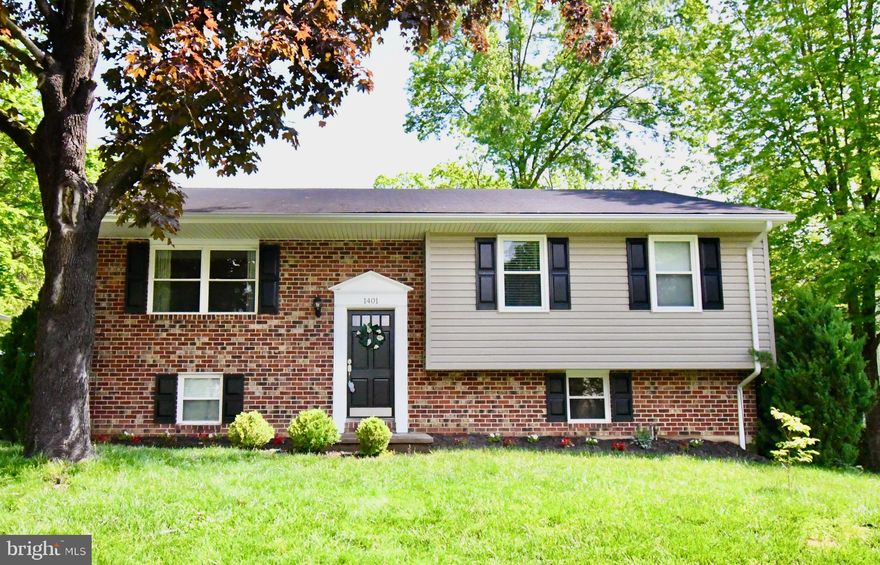 Very well maintained 4 bedroom, 2 full bath home with no HOA.  Recent improvements include fresh paint, new hardwood, new laminate in lower bedroom, crown molding and new baseboards.  Open kitchen/dining area with island, granite countertops and stainless steel appliances.  Level fully fenced rear yard with flagstone patio off sunroom.  Lower level has large family room with gas fireplace, bedroom and full bath.Schedule an appointment to see this home which shows pride of ownership.