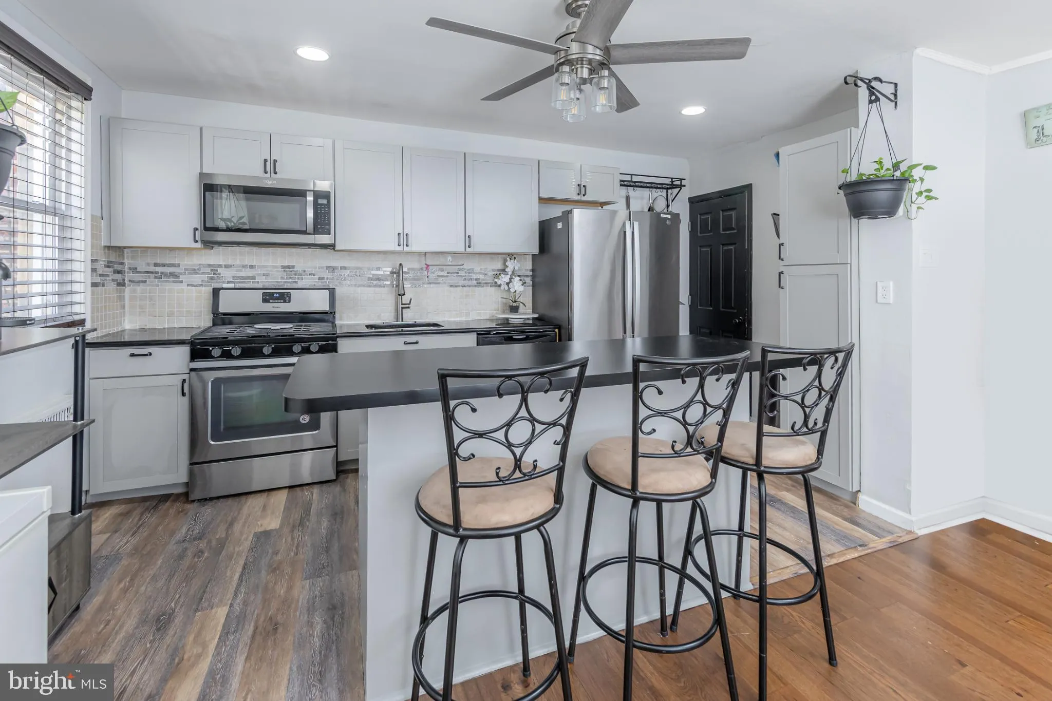 Philadelphia, Pennsylvania 19111, United States, 3 Bedrooms Bedrooms, ,2 BathroomsBathrooms,Residential,Pending,180873