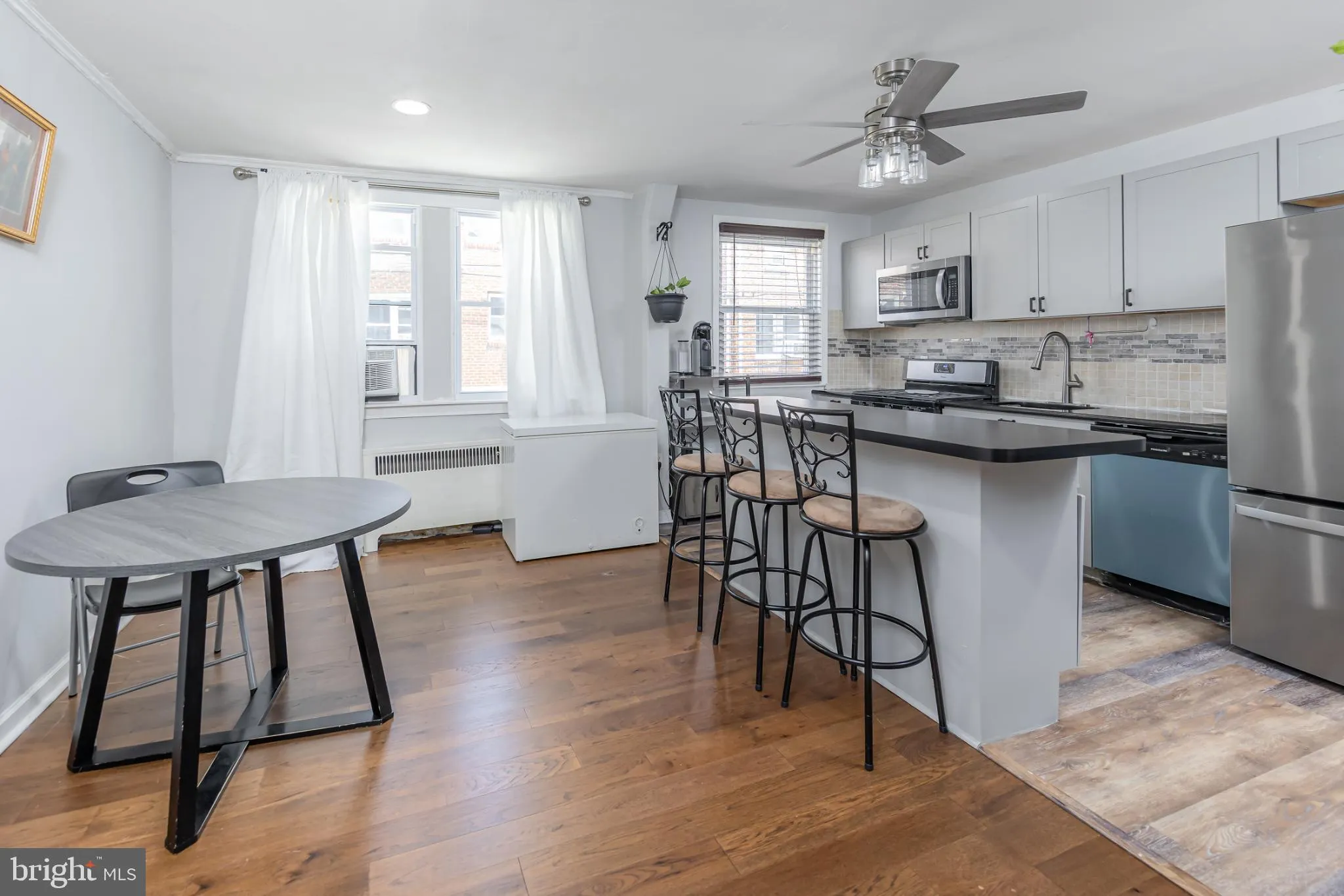 Philadelphia, Pennsylvania 19111, United States, 3 Bedrooms Bedrooms, ,2 BathroomsBathrooms,Residential,Pending,180873