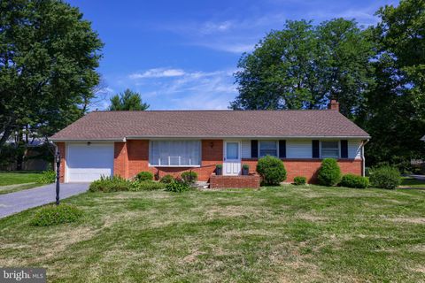 Photo of 2505 Mayfair Drive, Lancaster, PA 17603 (MLS # PALA2052796)