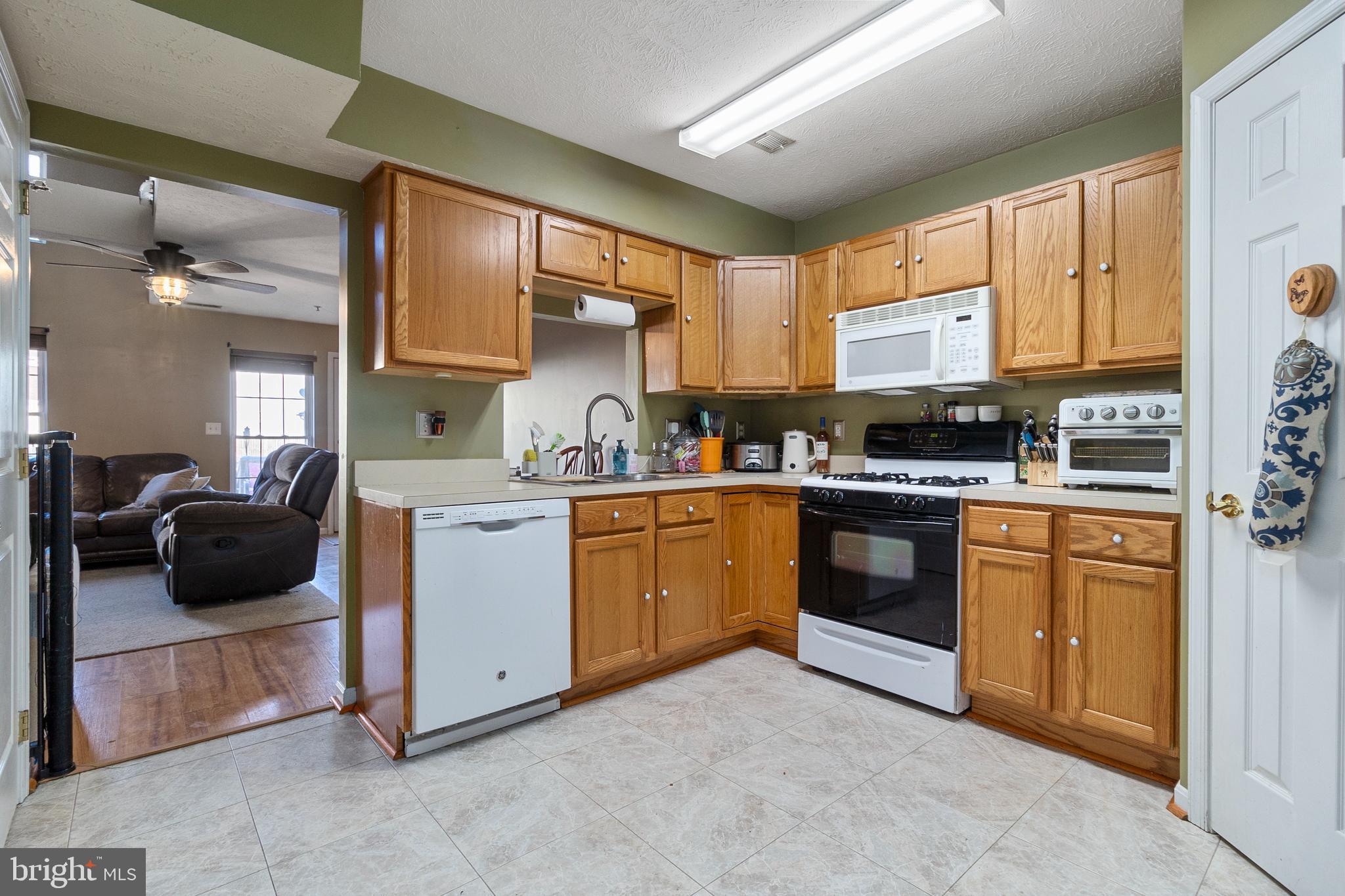 HICKORY HILLS - Residential