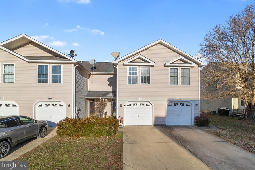 Two bed, two-and-a-half bathroom townhome in Hickory Hills with a fenced-in backyard, deck, and ample storage. 1 car garage with additional storage. 5 minutes from major retail and restaurants. ALL OFFERS DUE 1/22 at 8 pm.