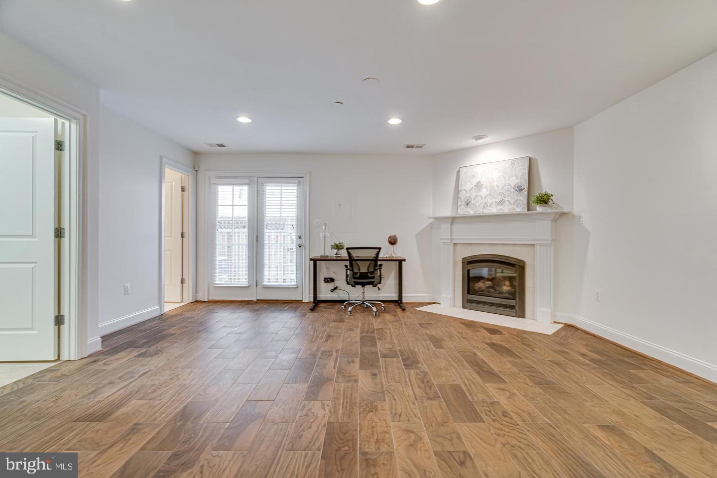 MCLEAN COVE - Residential Lease