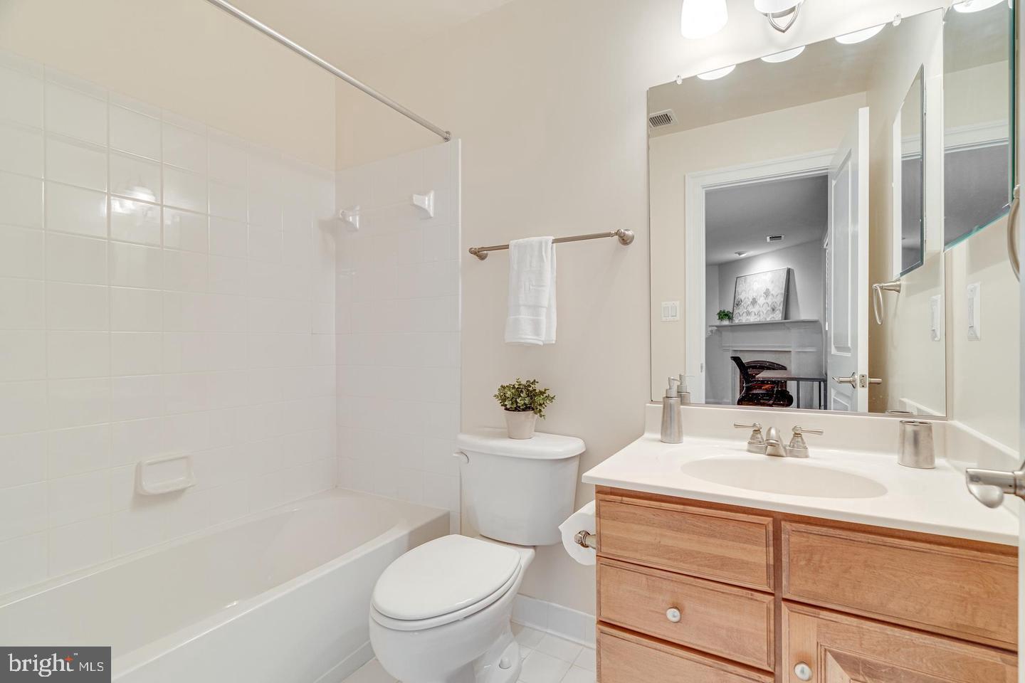 MCLEAN COVE - Residential Lease