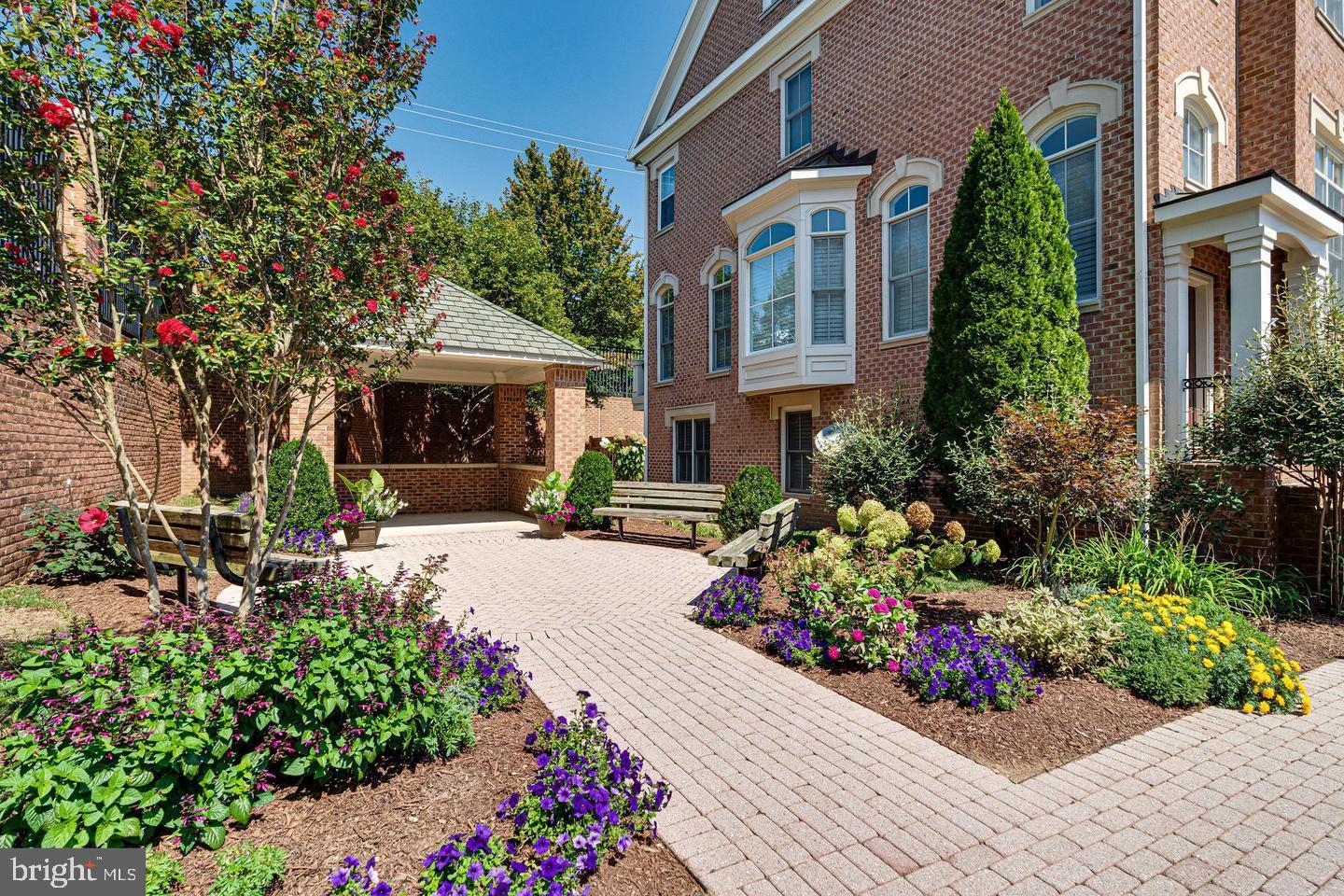 MCLEAN COVE - Residential Lease