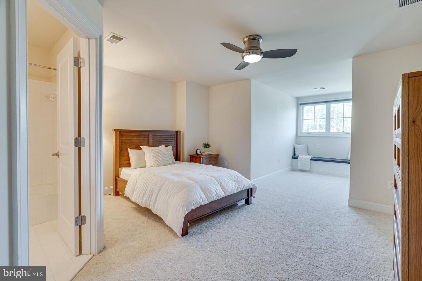 MCLEAN COVE - Residential Lease