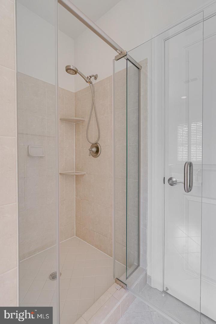 MCLEAN COVE - Residential Lease