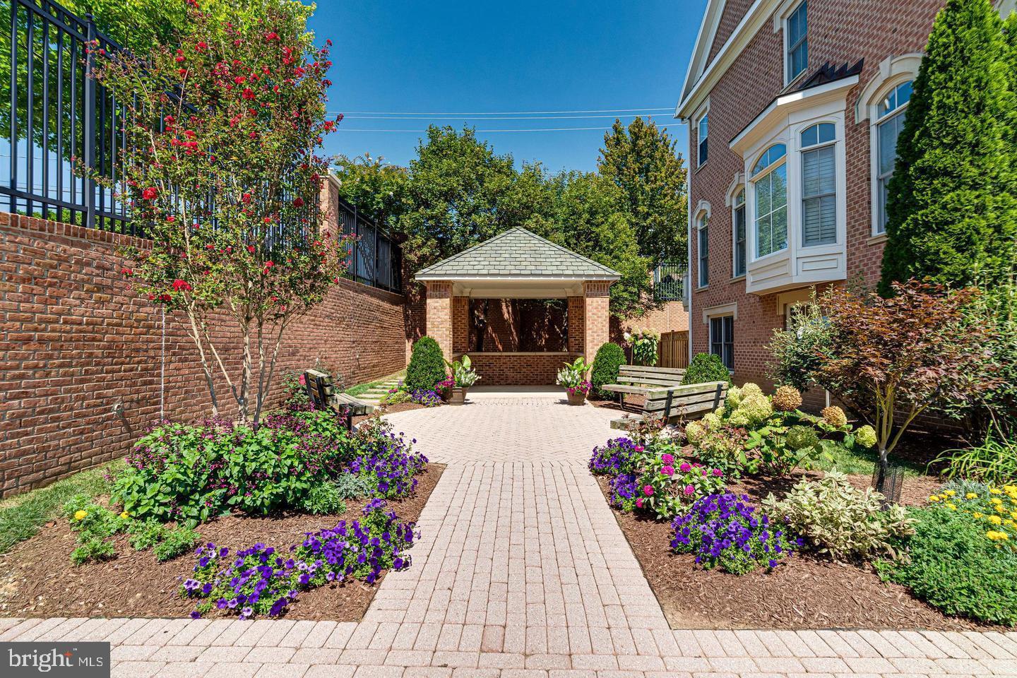 MCLEAN COVE - Residential Lease