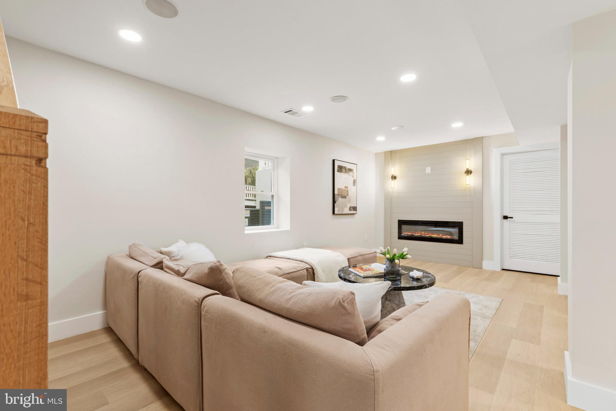 SILVER SPRING - Residential