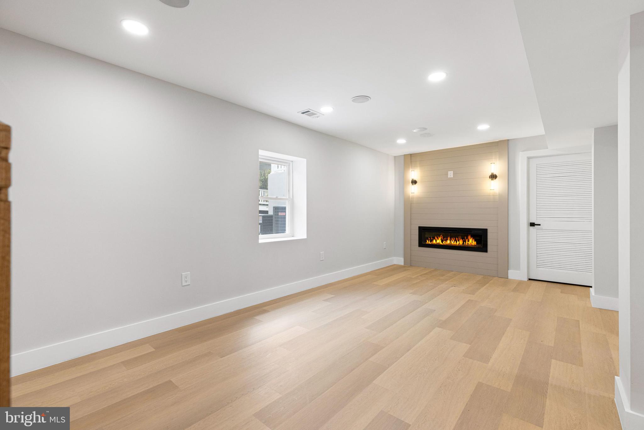 SILVER SPRING - Residential