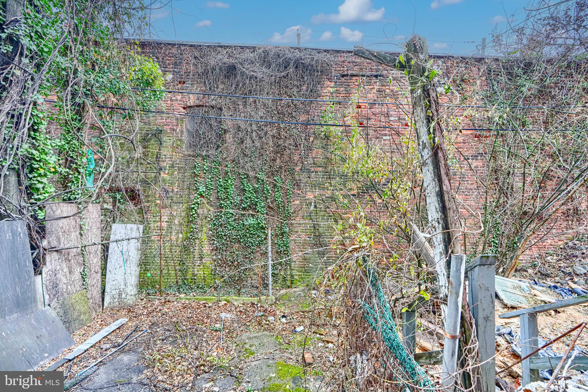 JOHNSTON SQUARE - Residential