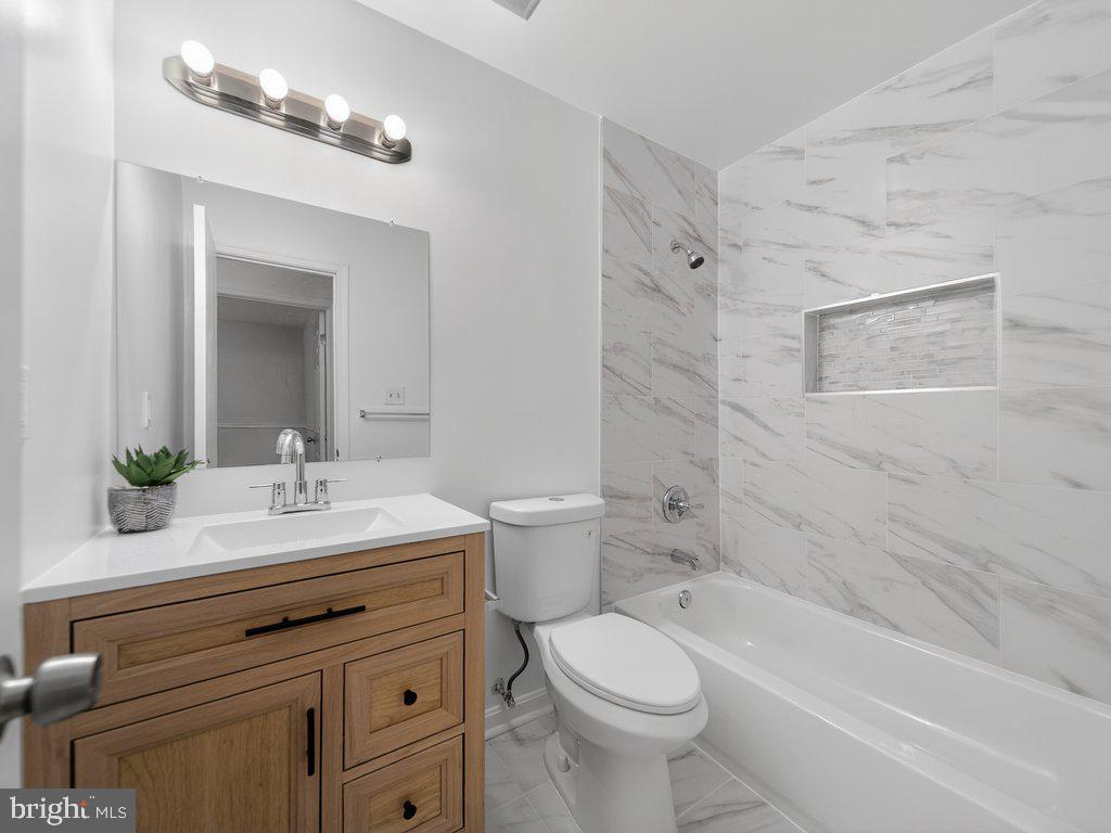 COLONY PARK - Residential