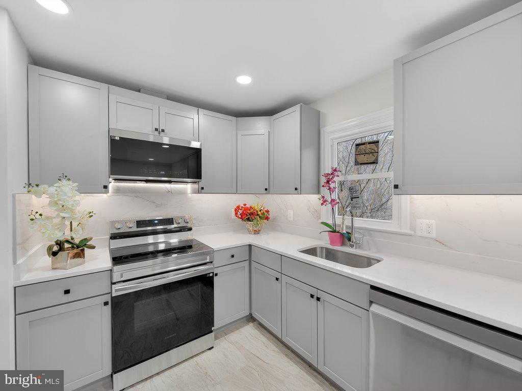 COLONY PARK - Residential