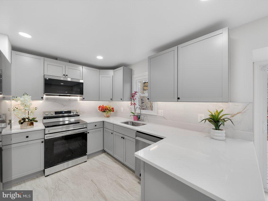 COLONY PARK - Residential