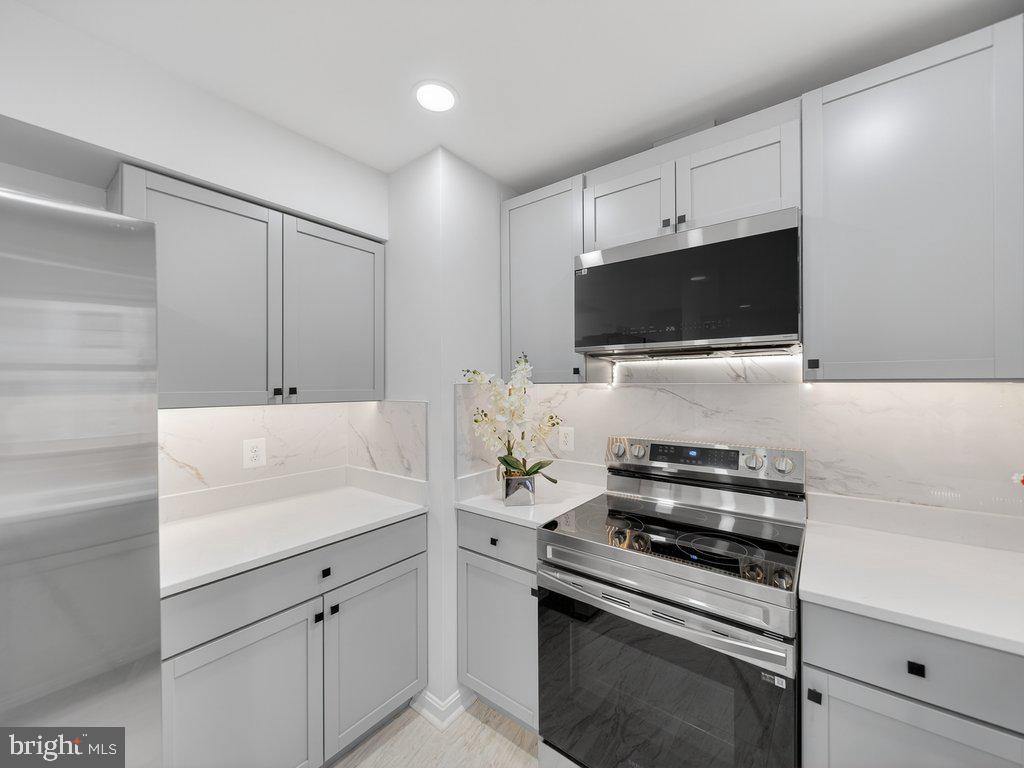 COLONY PARK - Residential