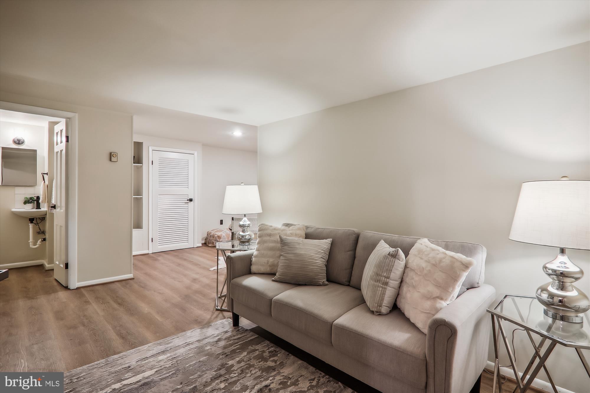 HOLLYWOOD - Residential