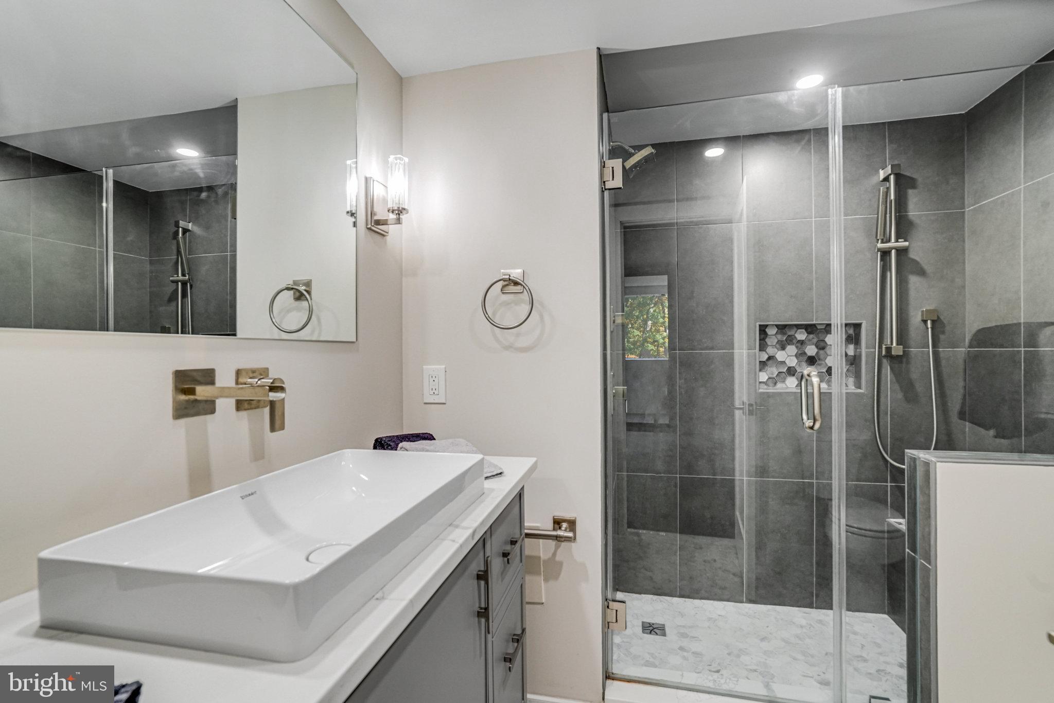 ALEXANDRIA KNOLLS - Residential